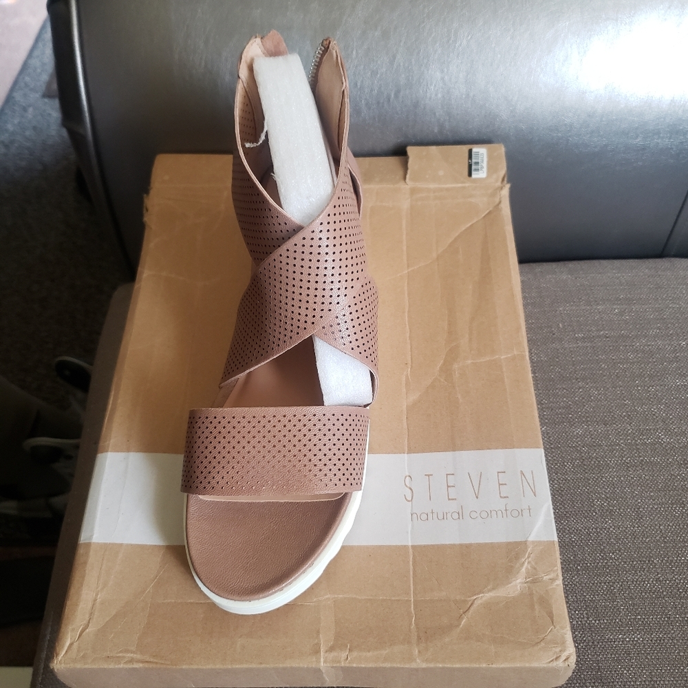 Shoes - Picture 2 of 4